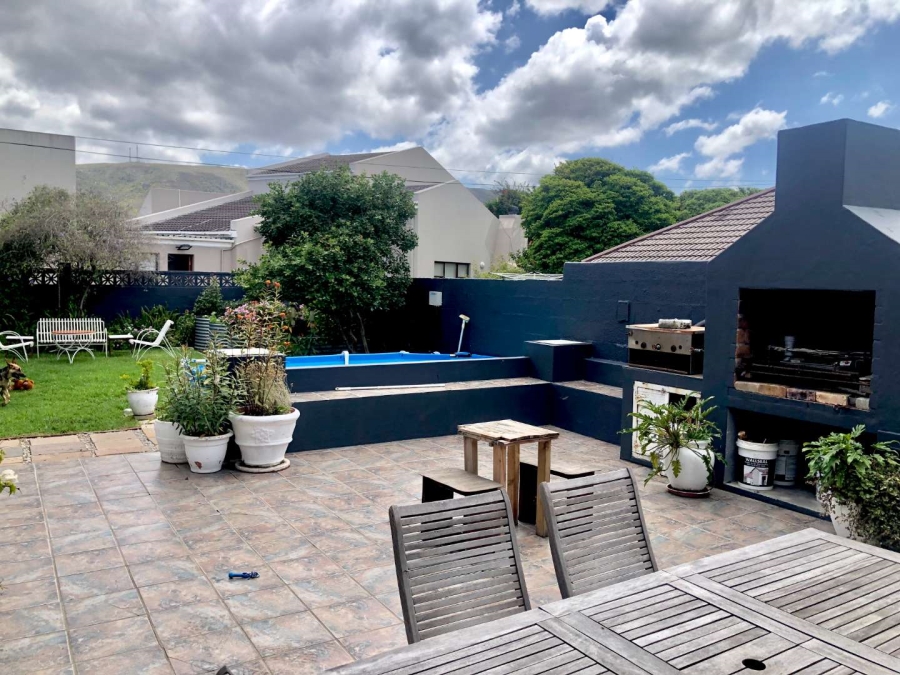 4 Bedroom Property for Sale in Westcliff Western Cape